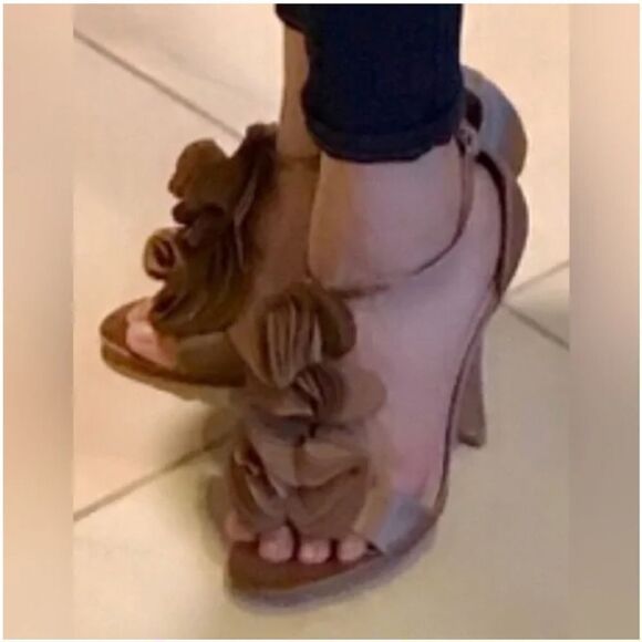 Glint Heels  - Picture 10 of 13